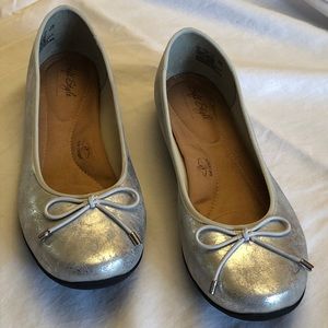 Metallic Silver Flats - 10W